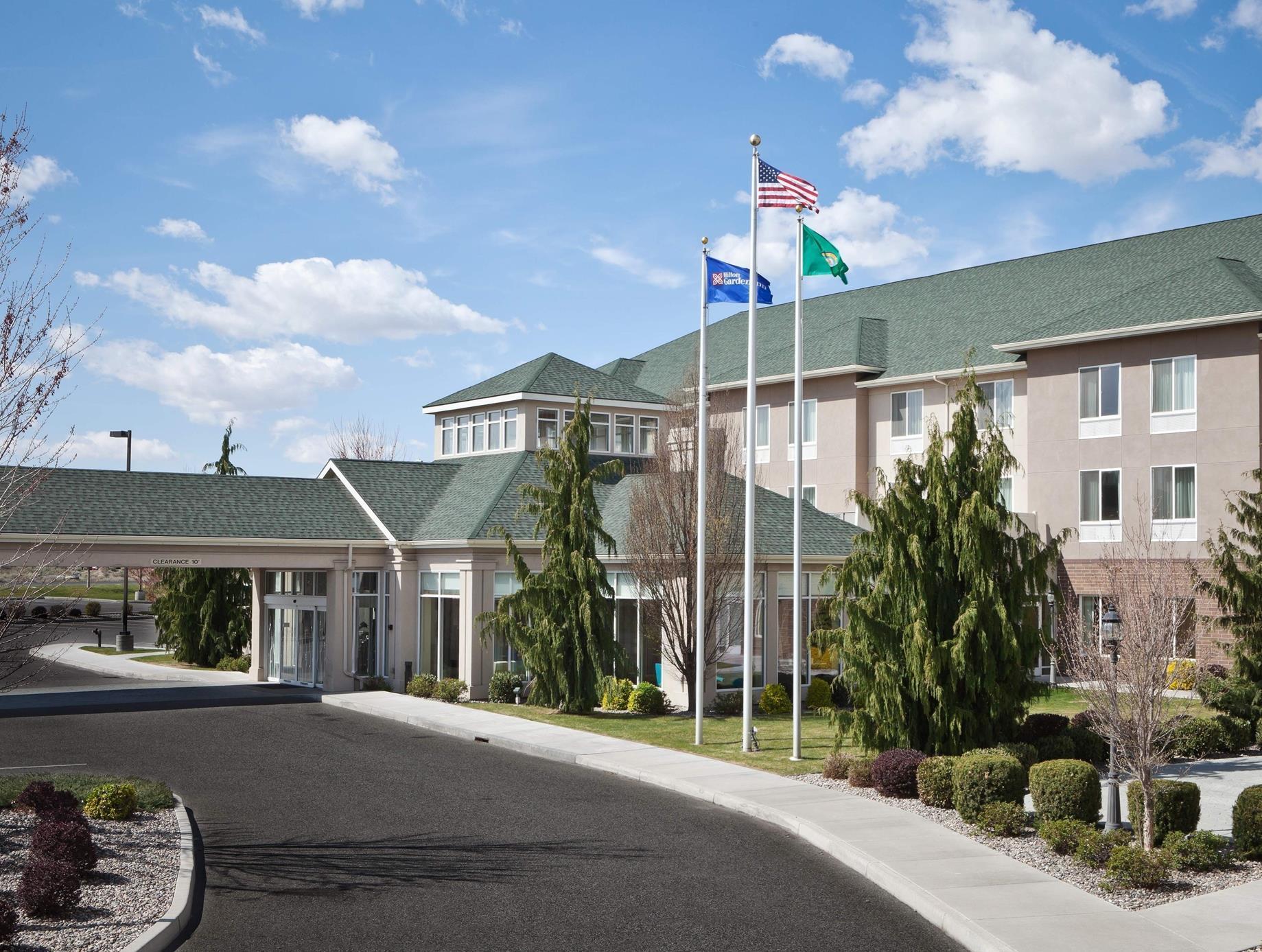 Hilton Garden Inn Tri-Cities/Кениуик Екстериор снимка