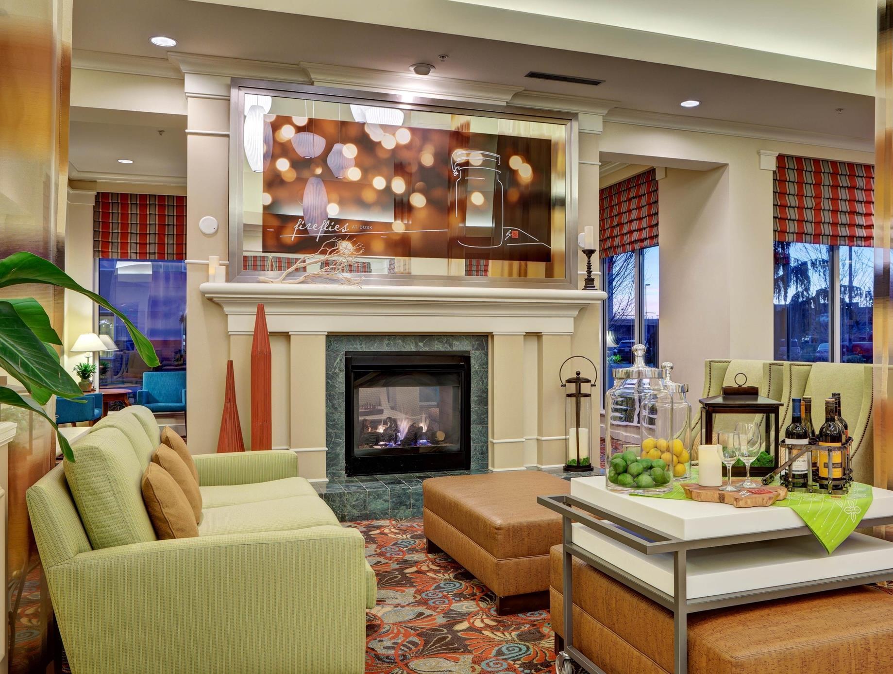 Hilton Garden Inn Tri-Cities/Кениуик Екстериор снимка
