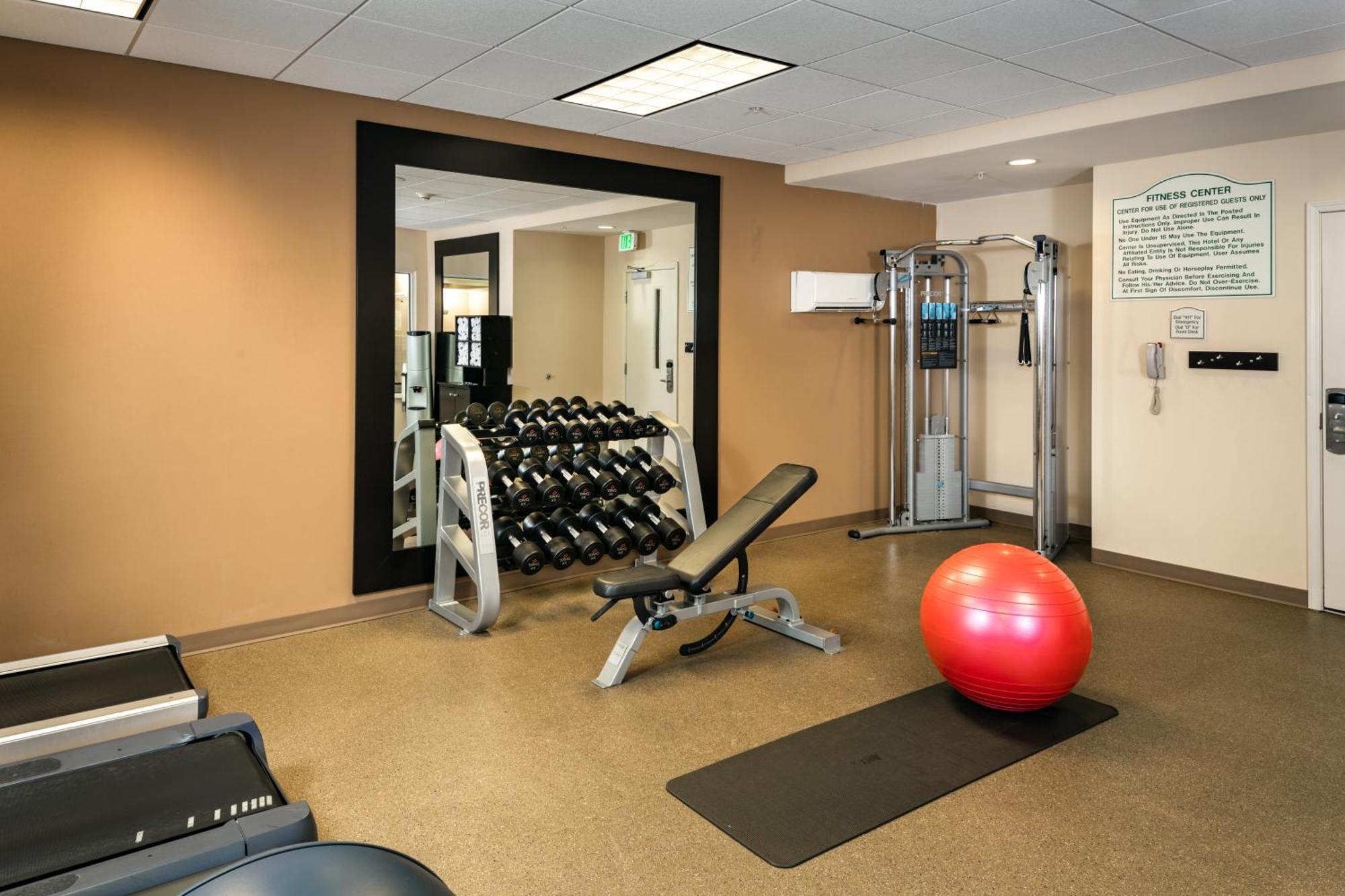 Hilton Garden Inn Tri-Cities/Кениуик Екстериор снимка