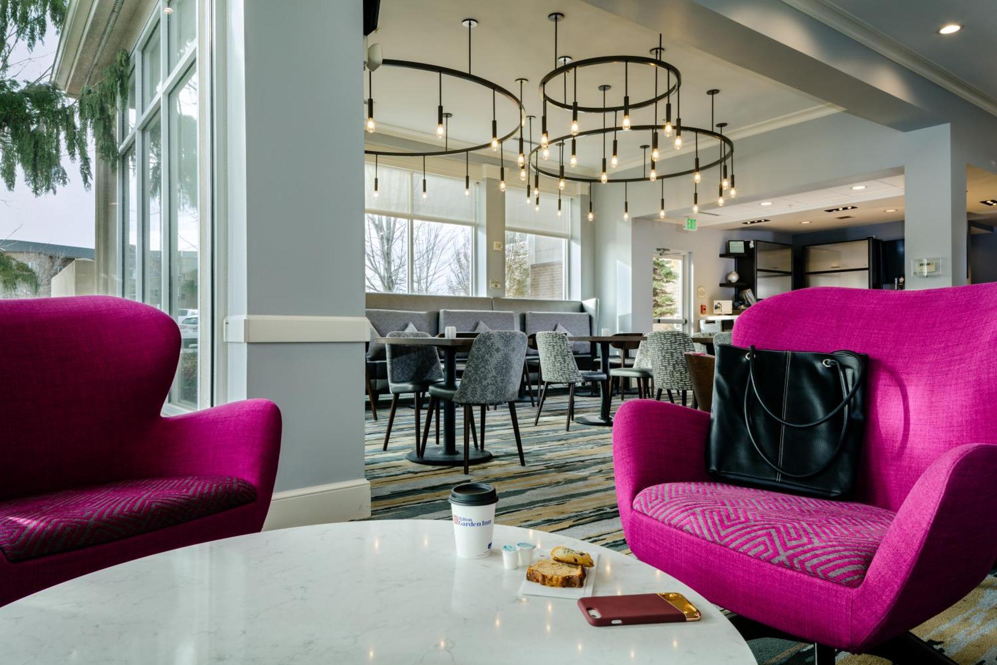 Hilton Garden Inn Tri-Cities/Кениуик Екстериор снимка