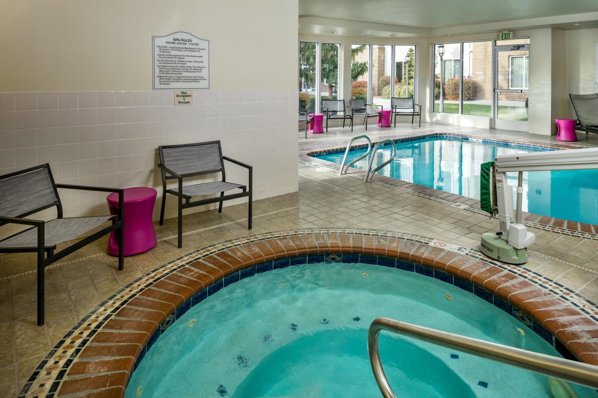 Hilton Garden Inn Tri-Cities/Кениуик Екстериор снимка