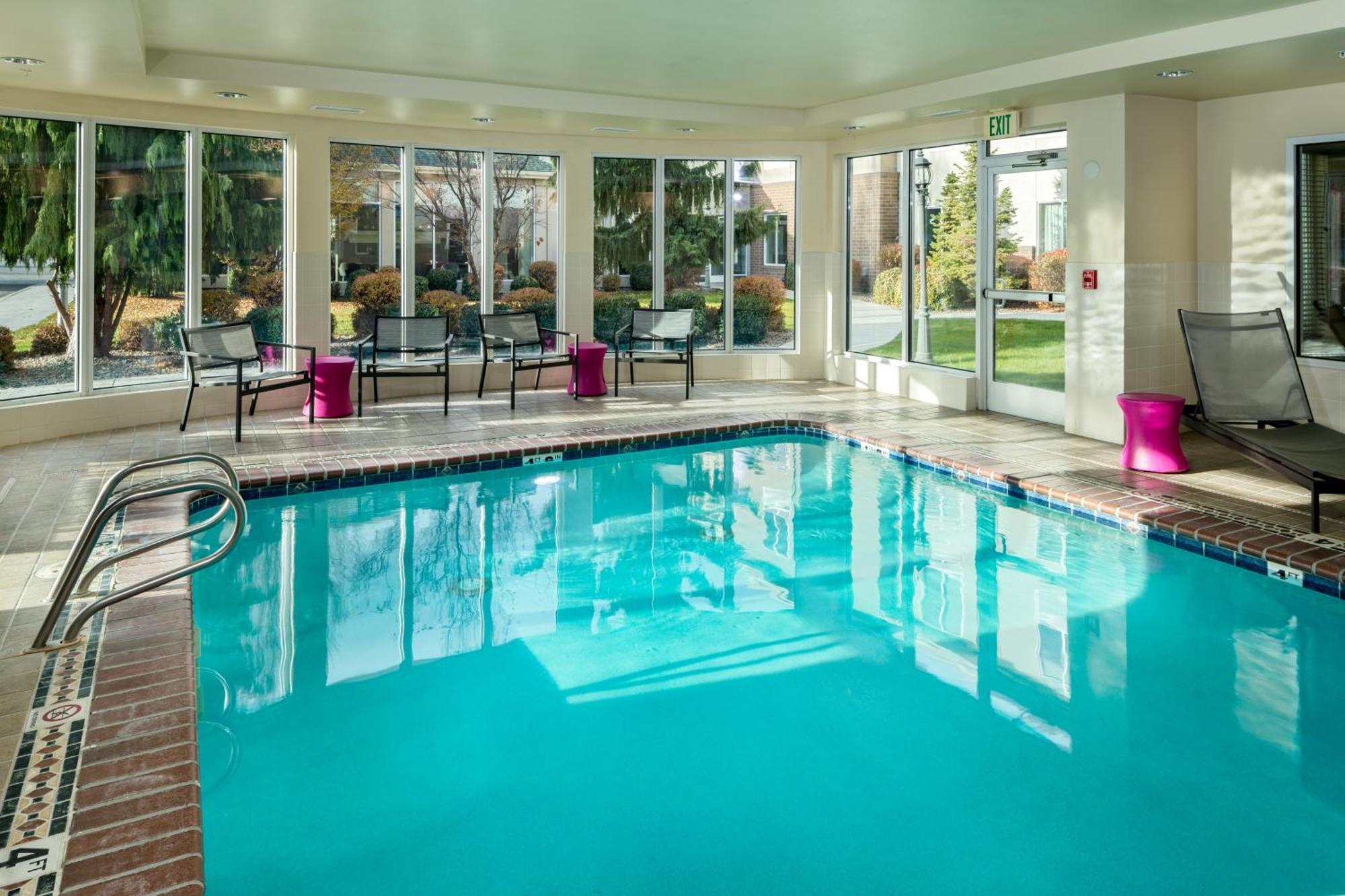 Hilton Garden Inn Tri-Cities/Кениуик Екстериор снимка