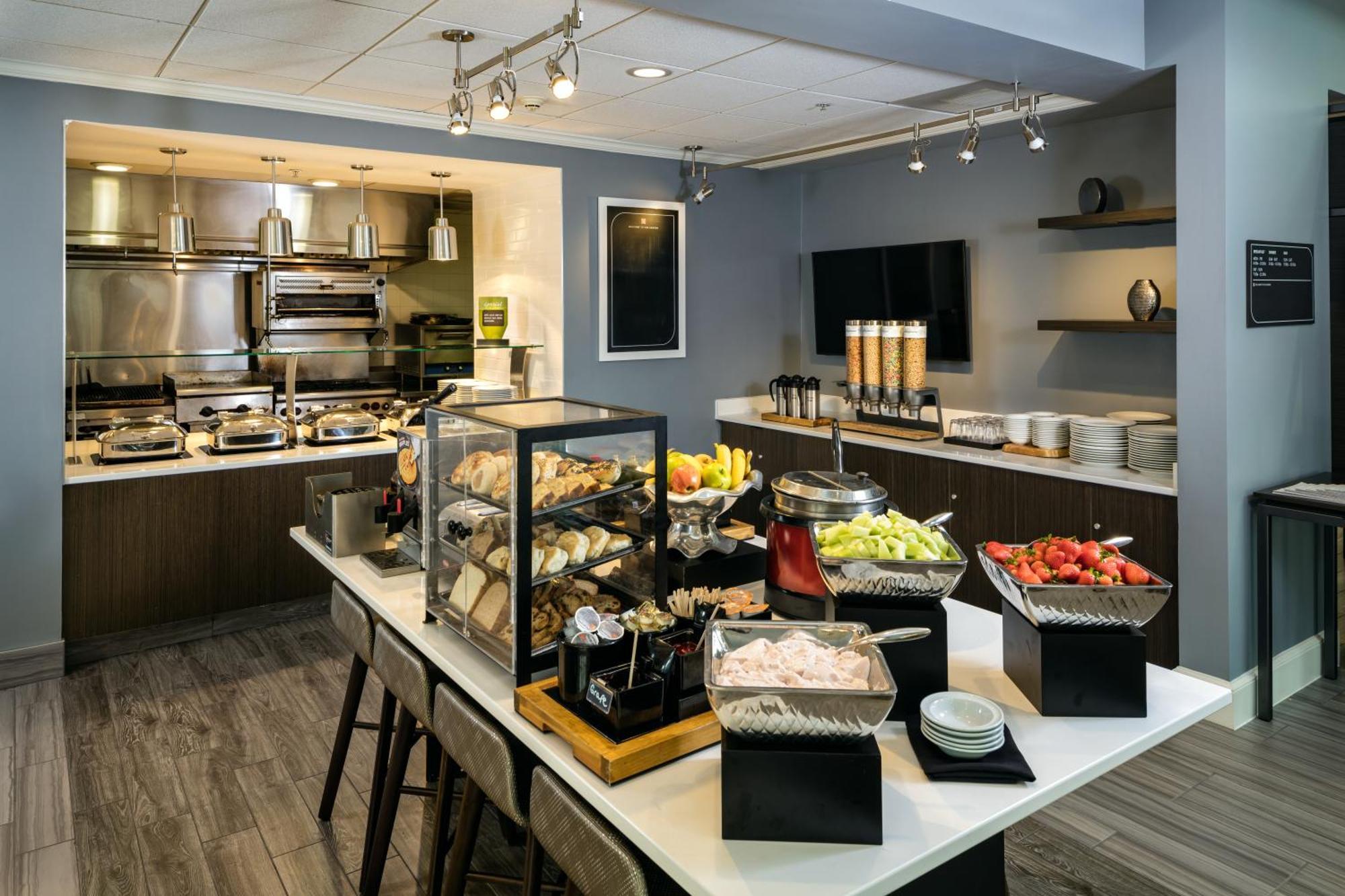 Hilton Garden Inn Tri-Cities/Кениуик Екстериор снимка