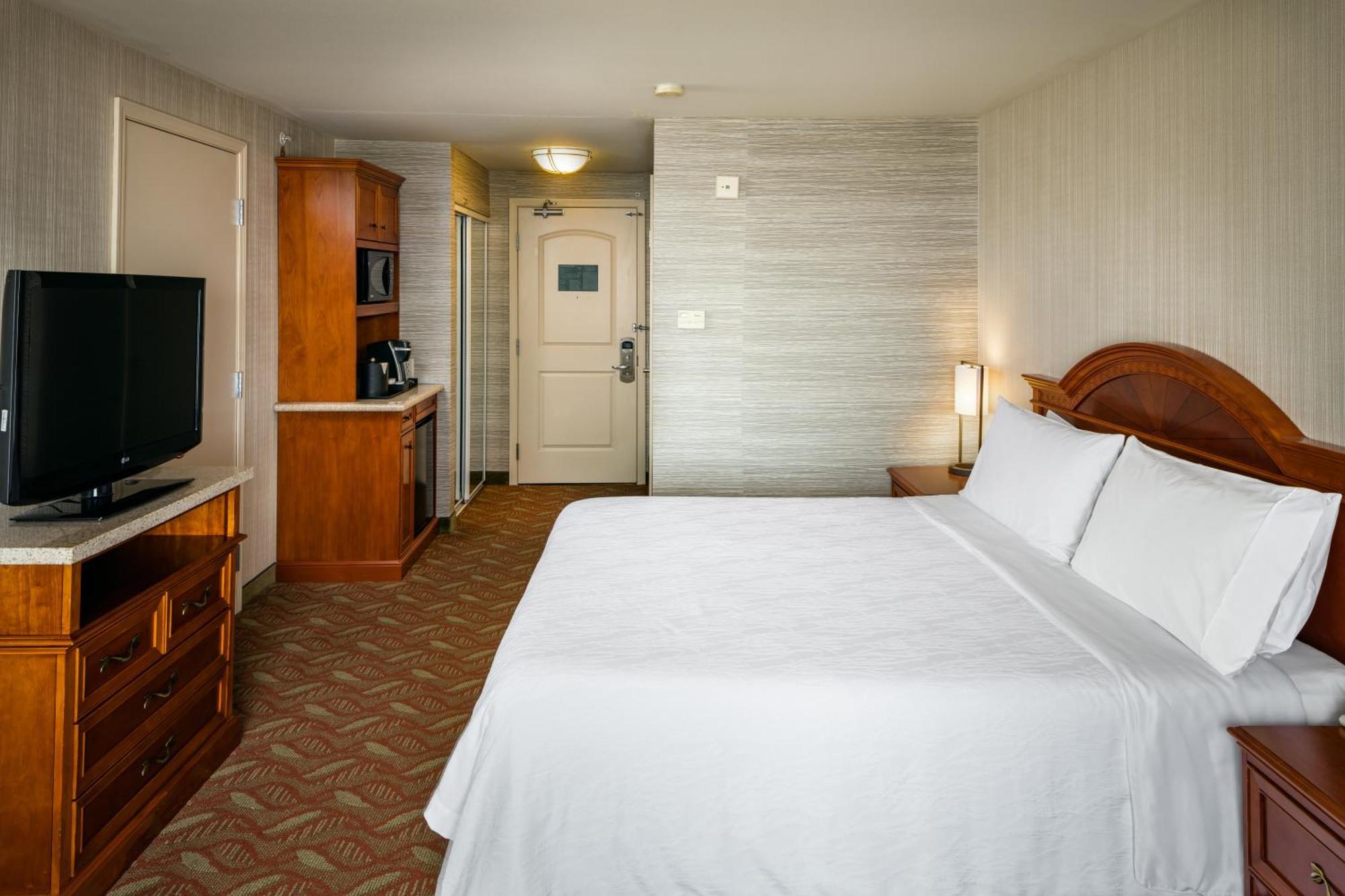 Hilton Garden Inn Tri-Cities/Кениуик Екстериор снимка