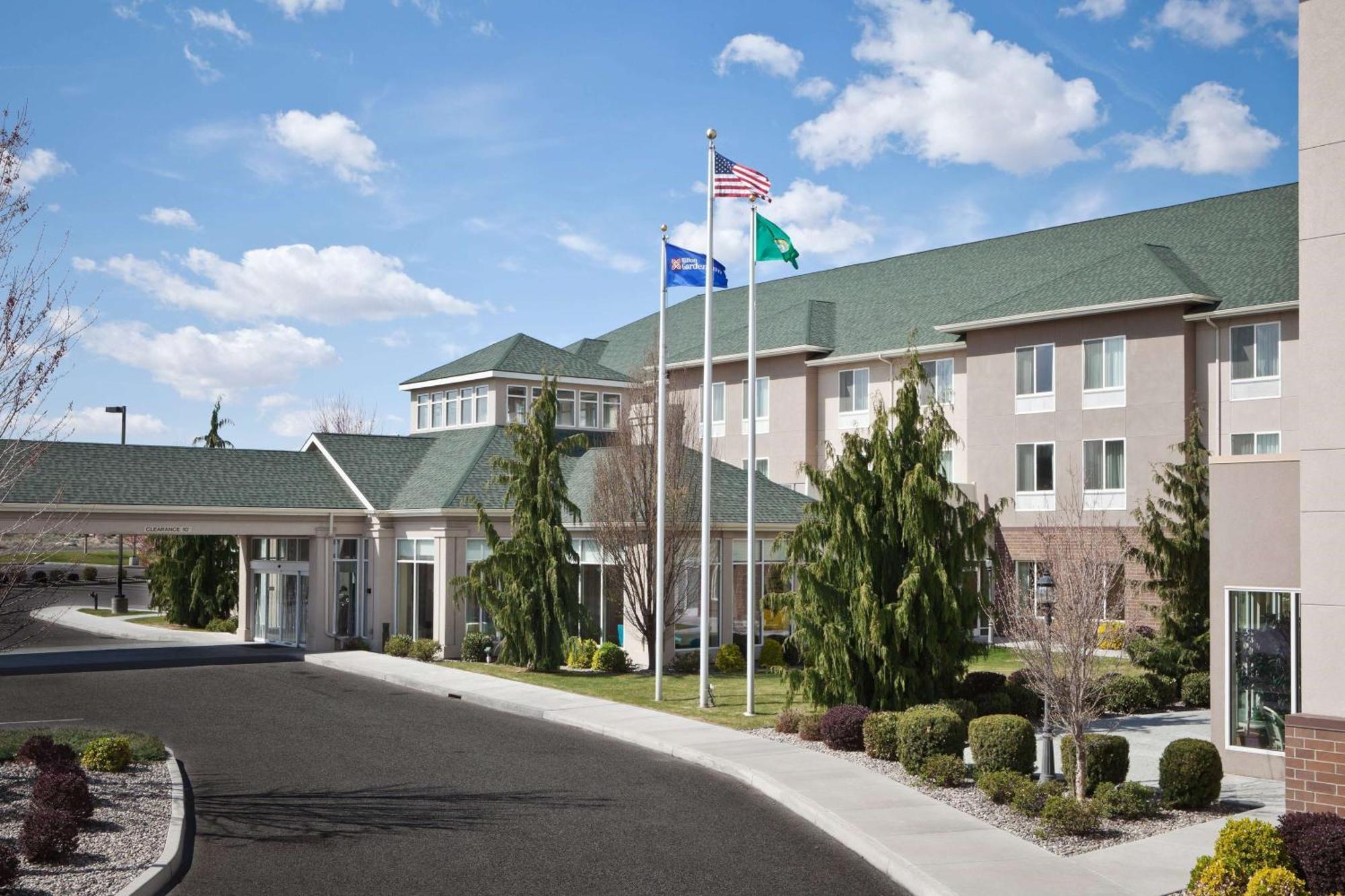 Hilton Garden Inn Tri-Cities/Кениуик Екстериор снимка