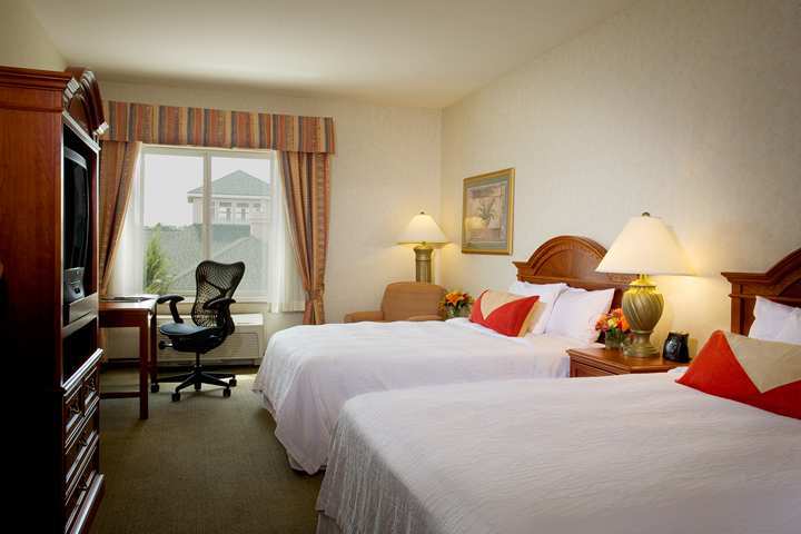 Hilton Garden Inn Tri-Cities/Кениуик Екстериор снимка