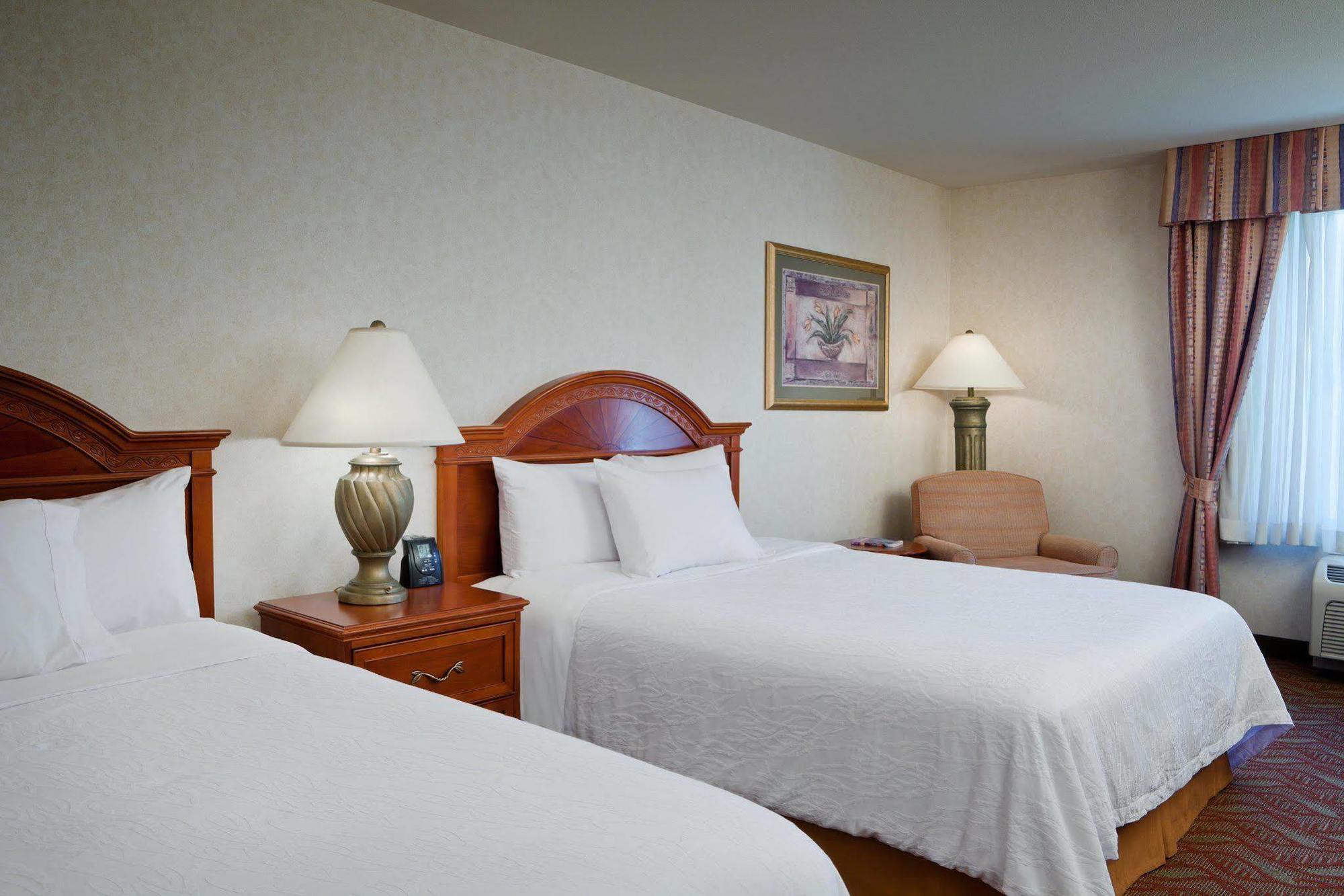 Hilton Garden Inn Tri-Cities/Кениуик Екстериор снимка